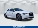 Used 2017 Chrysler 300 Limited image 2