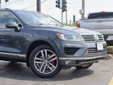 Used 2016 Volkswagen Touareg VR6 image 3