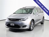 Used 2018 Chrysler Pacifica Limited image 3