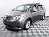 Used 2017 Toyota Sienna LE image 3