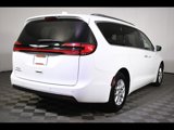 Used 2021 Chrysler Pacifica Touring-L image 2