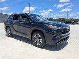 Used 2020 Toyota Highlander XLE w/ Phone Cable & Charge Package image 2