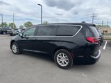 Used 2023 Chrysler Pacifica Touring-L image 4