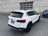 Certified 2022 Volkswagen Taos SE w/ Panoramic Sunroof Package image 3