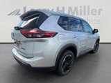 Used 2024 Nissan Rogue SV image 3