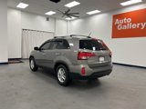 Used 2014 Kia Sorento LX image 3