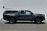 Used 2017 Toyota Tacoma TRD Off-Road image 3
