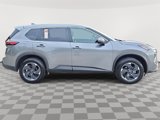 Used 2024 Nissan Rogue SV image 4