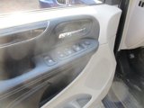 Used 2013 Chrysler Town & Country Touring image 6
