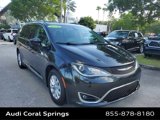 Used 2018 Chrysler Pacifica Touring-L image 2