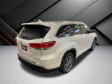 Used 2017 Toyota Highlander XLE image 2
