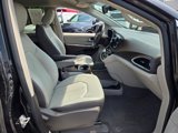 Used 2017 Chrysler Pacifica Touring-L w/ Tire & Wheel Group image 5