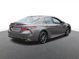 Used 2022 Toyota Camry SE image 3