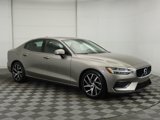 Used 2020 Volvo S60 T5 Momentum image 3