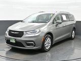 Used 2021 Chrysler Pacifica Touring-L image 2