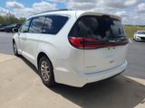 Used 2022 Chrysler Pacifica Touring-L image 5