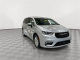 Used 2023 Chrysler Pacifica Touring-L image 3