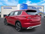 Used 2023 Mitsubishi Outlander SE image 3