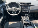 Used 2017 Nissan Rogue SV image 4