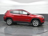 New 2025 Jeep Compass Latitude image 3