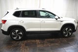 Certified 2024 Volkswagen Taos SE image 3