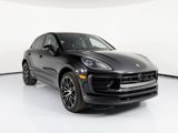 Certified 2024 Porsche Macan image 3