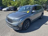 Used 2022 Volkswagen Tiguan SE w/ Panoramic Sunroof Package image 3