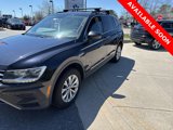 Used 2018 Volkswagen Tiguan SE w/ Panoramic Sunroof Package image 2