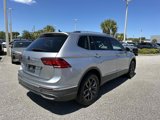 Used 2022 Volkswagen Tiguan SE w/ Panoramic Sunroof Package image 5