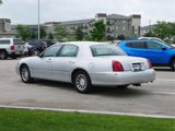 Used 2002 Lincoln Town Car Signature image 5