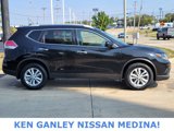 Used 2016 Nissan Rogue SV image 2