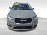 Used 2022 Chrysler Pacifica Touring-L image 4