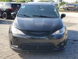 Used 2018 Chrysler Pacifica Touring-L Plus image 2
