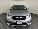 Used 2021 Chrysler Pacifica Touring-L image 2