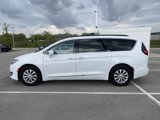 Used 2017 Chrysler Pacifica Touring-L image 4