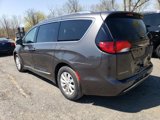 Used 2019 Chrysler Pacifica Touring-L image 3