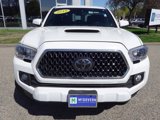 Used 2018 Toyota Tacoma TRD Off-Road image 2