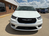 Used 2024 Chrysler Pacifica Touring-L image 2