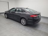 Used 2017 Ford Fusion SE w/ Fusion SE Technology Package image 3