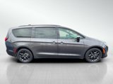 Used 2018 Chrysler Pacifica Touring-L Plus w/ S Appearance Package image 4