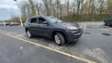 Used 2017 Jeep Cherokee Limited image 3