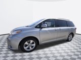Used 2015 Toyota Sienna LE image 4