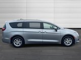 Used 2020 Chrysler Pacifica Touring-L image 3