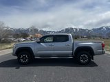 Used 2017 Toyota Tacoma TRD Off-Road image 2