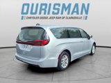 Used 2023 Chrysler Pacifica Touring-L image 3