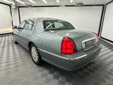 Used 2004 Lincoln Town Car Signature image 3