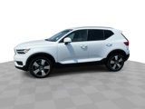 Used 2022 Volvo XC40 T5 Momentum image 5