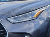 Used 2021 Toyota Highlander XLE image 3