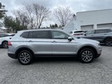 Used 2020 Volkswagen Tiguan SE w/ Panoramic Sunroof Package image 2