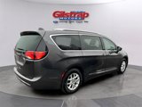 Used 2020 Chrysler Pacifica Touring-L image 5